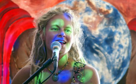 magic-mama-earth magic-mama-earth